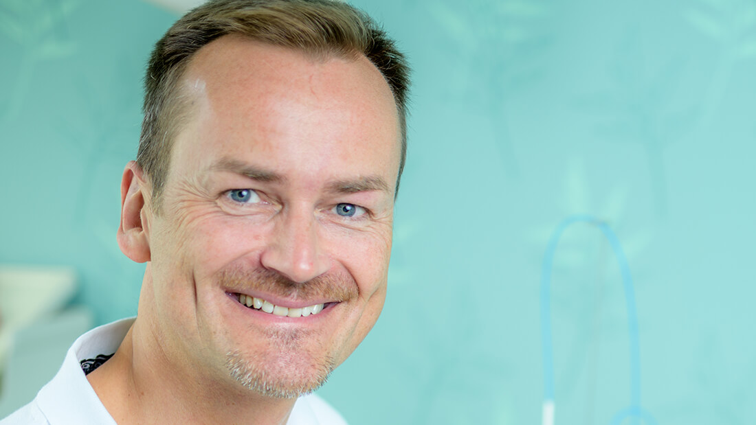 Zahnarzt Meerbusch – Nazer – Team – Dr. Schmidt-Hasemann Zahnarzt Meerbusch, das Team: Portrait von Dr. Schmid-Hasemann
