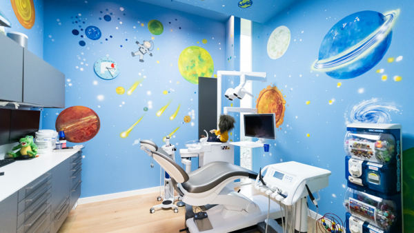 Zahnarzt Meerbusch - Nazer - Behandlungszimmer für Kinder