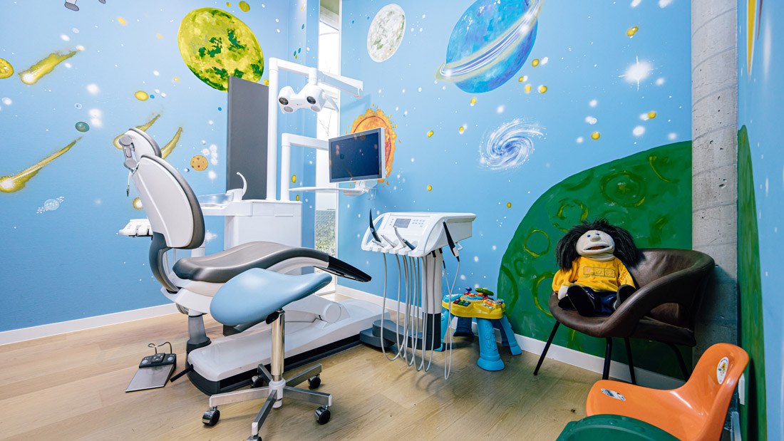Zahnarzt Meerbusch - Nazer - Behandlungszimmer für Kinder