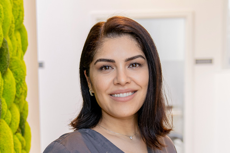 sibel-varli Zahnarzt Meerbusch, das Team: Portrait von zahnärztin Negin Nazer