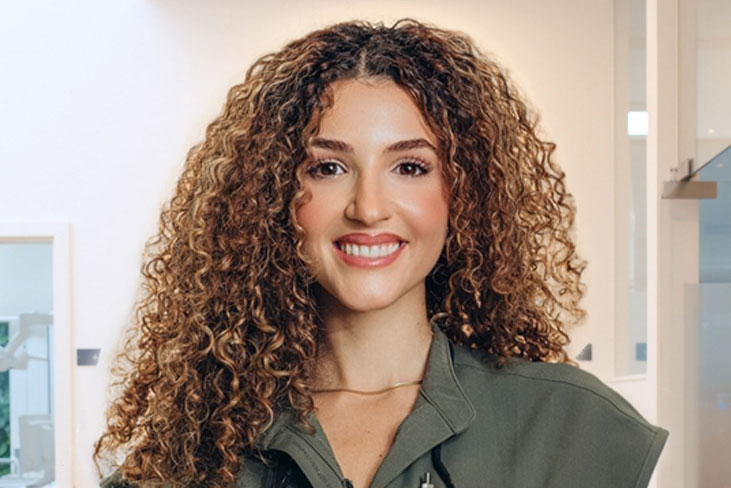 Alice_Richards_2 Zahnarzt Meerbusch, das Team: Portrait von zahnärztin Negin Nazer